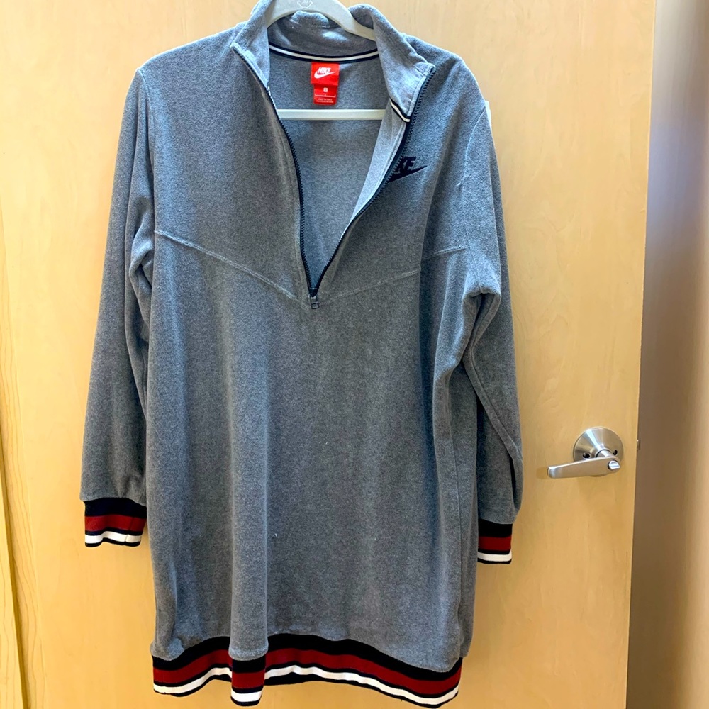 Nike women’s large oversized sweatshirt